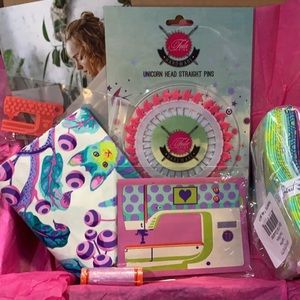 TULA PINK DISCO KITTY - Quilty box